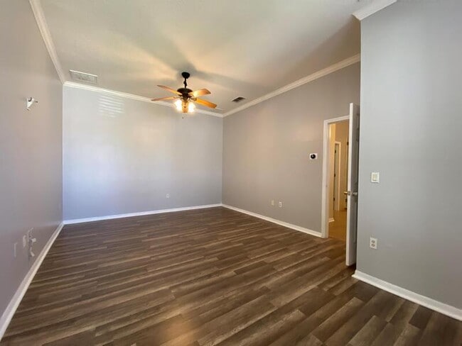 Building Photo - 10885 Piping Rock Cir