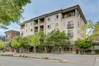 Building Photo - 118 107th Ave NE