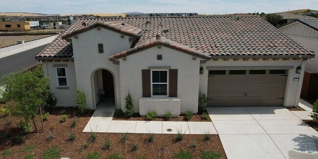 Building Photo - Spacious 2 bedroom 2 bath Home in 55+ Adul...