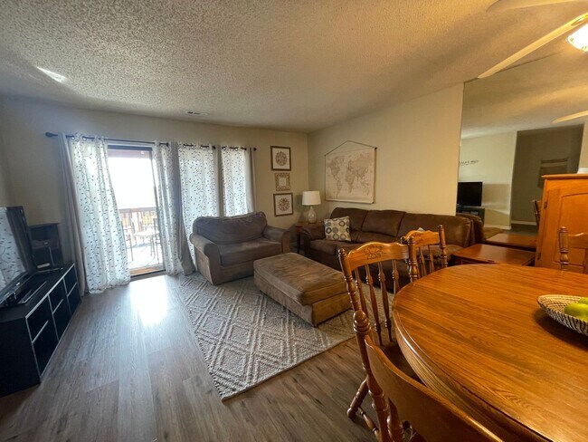 Building Photo - Furnished 2 bedroom 2 bath