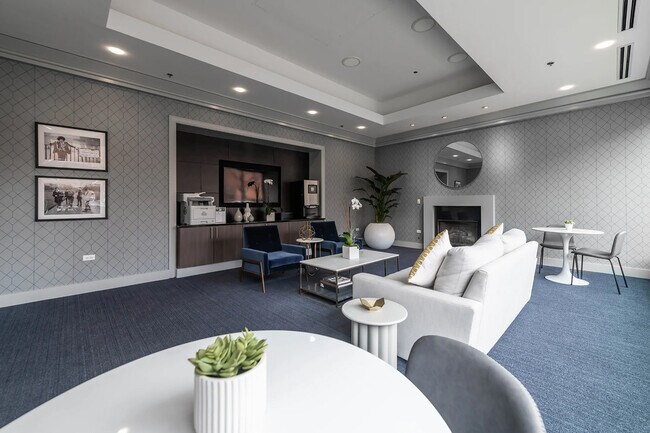 Building Photo - 211 W Scott St