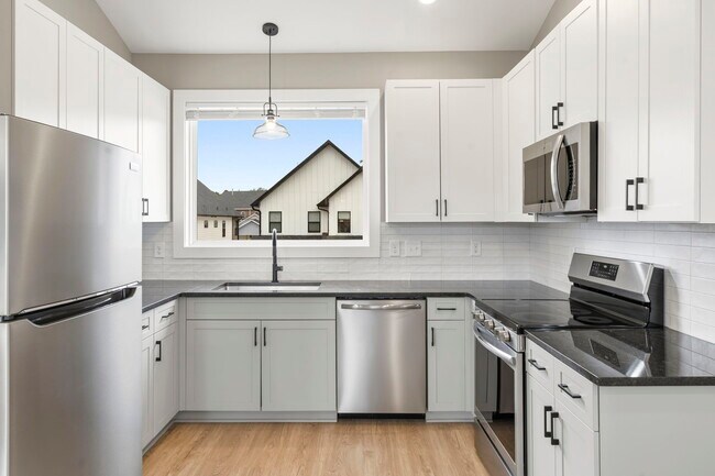 Building Photo - Medford Mews, Carriage House 317