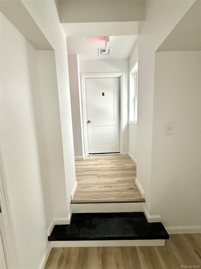 Building Photo - 728 US-6