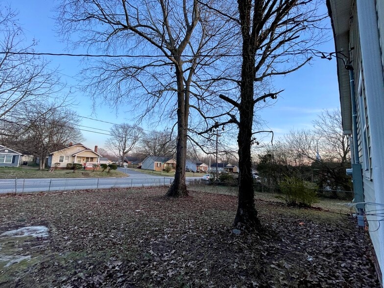 Building Photo - 917 Reid St