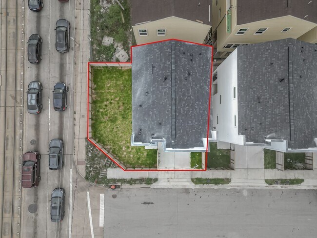 Building Photo - 3468 Bremond St