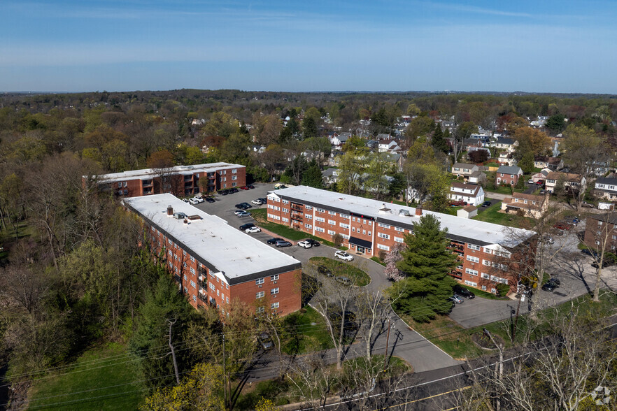 Aerial Photo - Edgewood Apartments