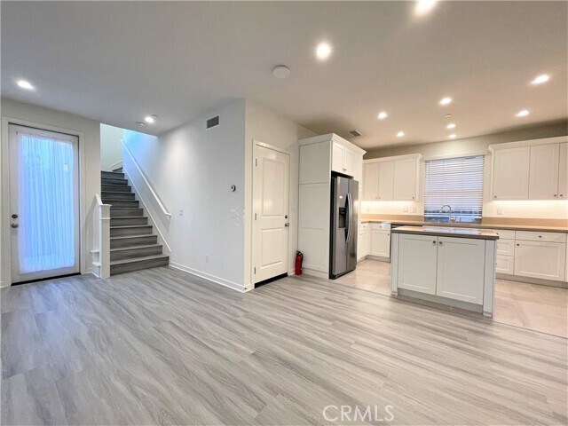 Building Photo - 119 Messenger