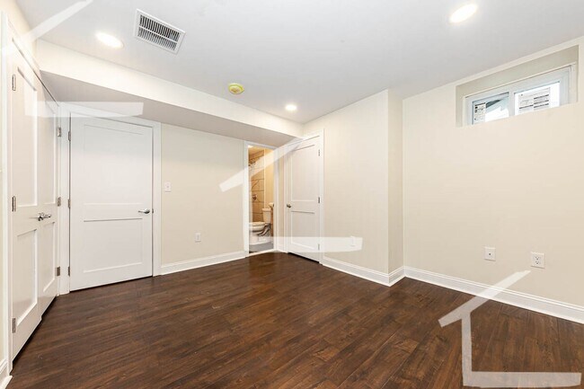 Building Photo - 20 Albion St