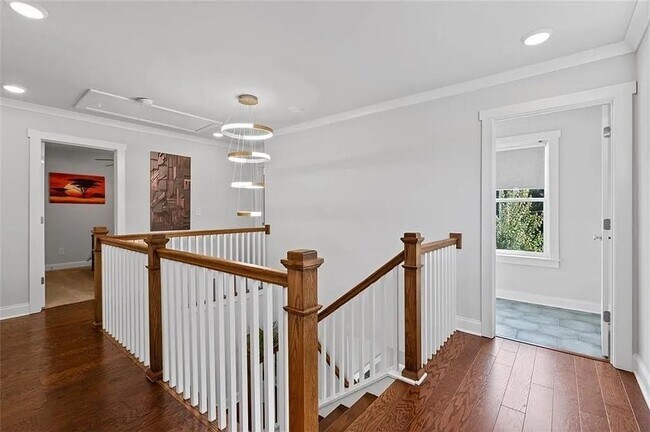 Building Photo - 813 Coleman St SW