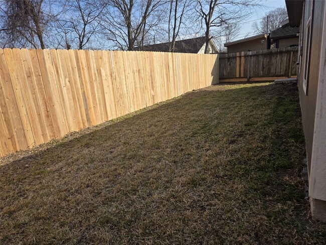 Building Photo - 6202 N Wayside Dr