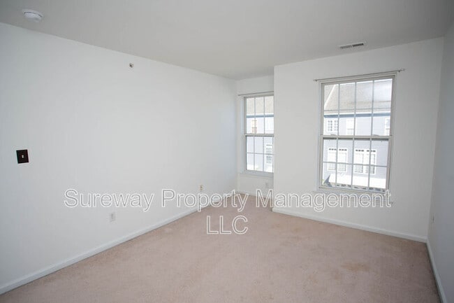 Building Photo - 15 Fawn Ct