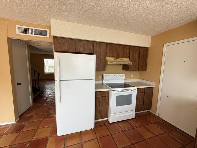 Building Photo - 9611 Blue Creek Ln