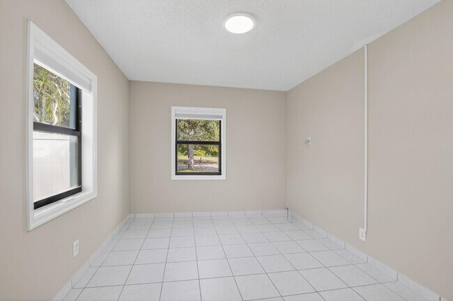 Building Photo - 3940 NW 5th Ave