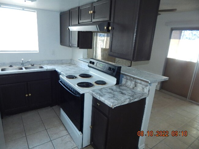 Building Photo - 2185 Exeter Dr