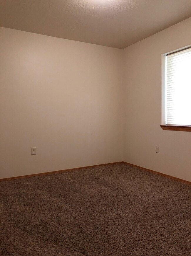 Building Photo - Amazing townhouse on Amazing Drive in Lolo...