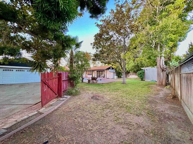 Building Photo - 915 Estudillo Ave