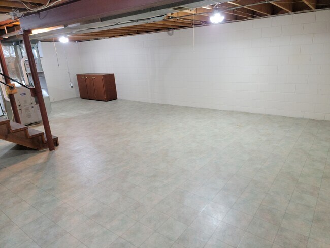 Basement 3 - 1479 Redfield St