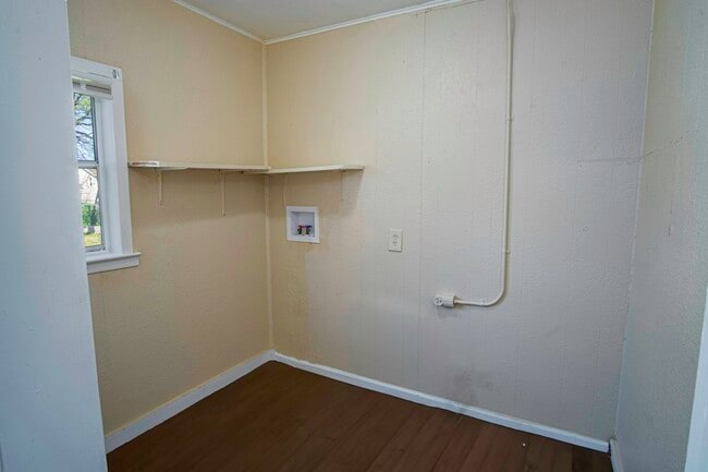 Building Photo - 819 Larry St