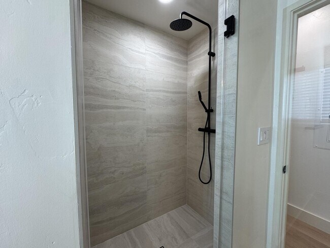 Building Photo - 864 S Bernardo Ave