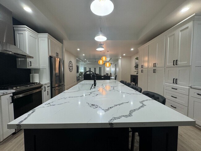 Building Photo - 6129 Lago Grande Dr