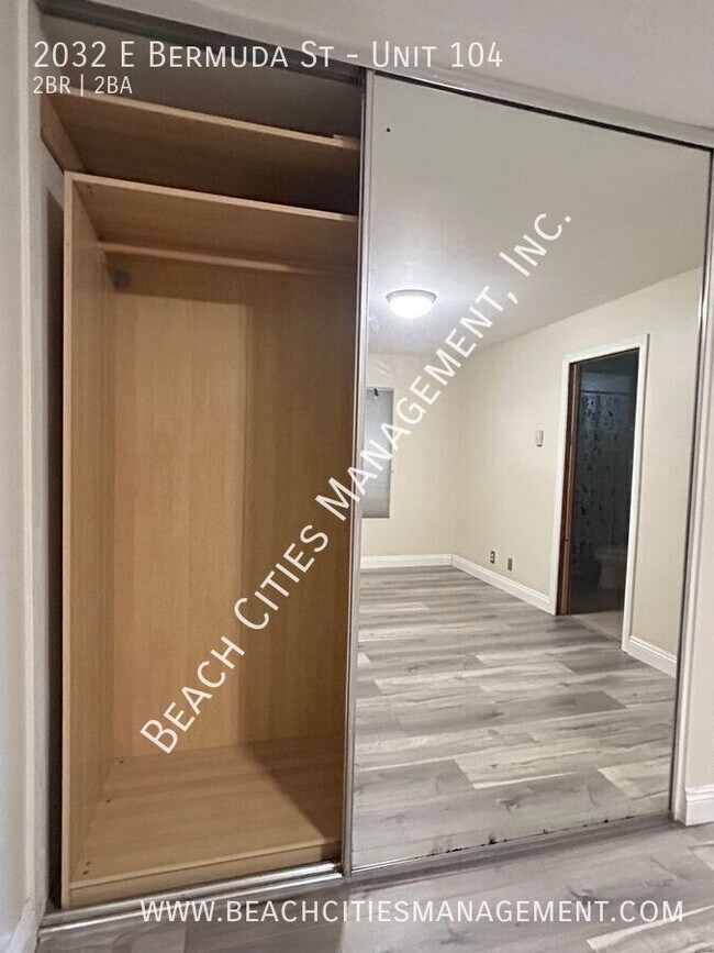 Building Photo - 2032 E Bermuda St