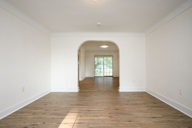 Building Photo - Single Family Home