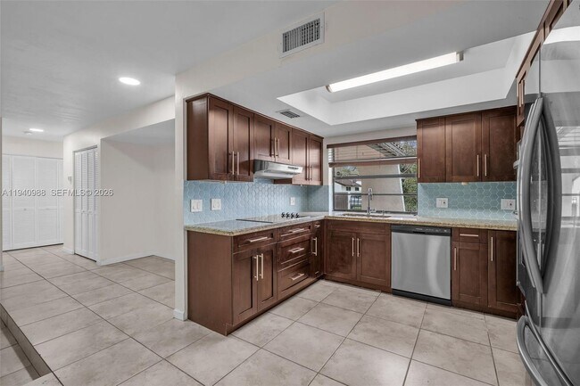 Building Photo - 11125 SW 134th Ct