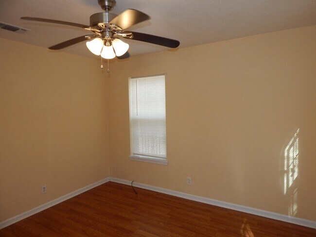 Building Photo - 507 Duncan Ave