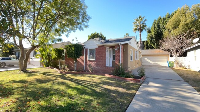 Primary Photo - 6 MO LEASE! Sherman Oaks 3+2.5 w/all appli...