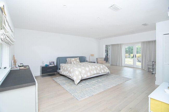 Building Photo - 8208 Twin Lake Dr