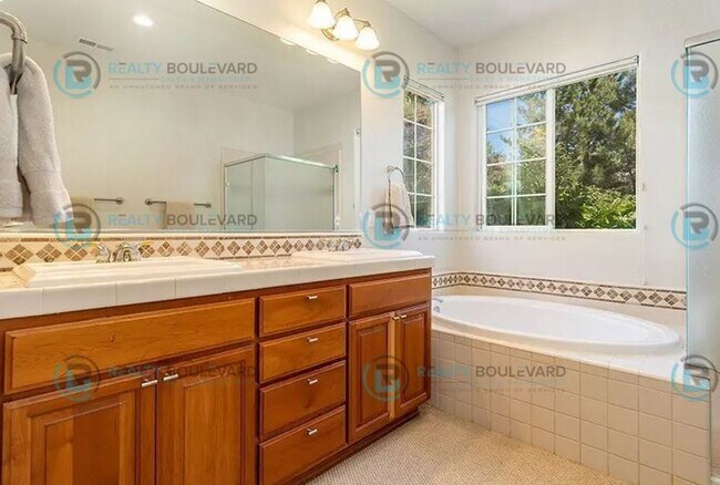 Building Photo - Beautiful 3 bedroom 2 bath house in Sommersett with access to Amenities-Including a clubhouse, re...