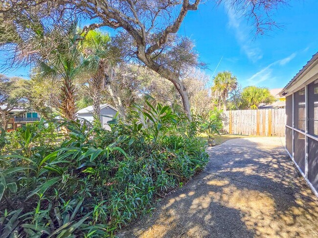 Building Photo - 1340 S Central Ave