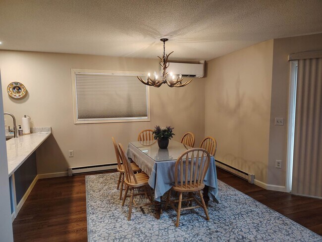 Building Photo - 15 Manor Estates Dr