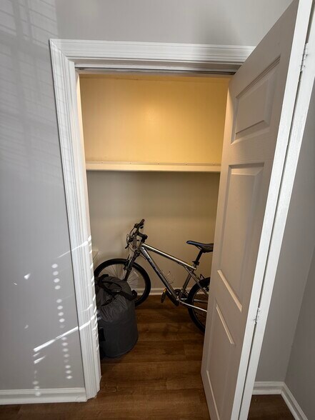 Building Photo - 3751 Jamestown Cir