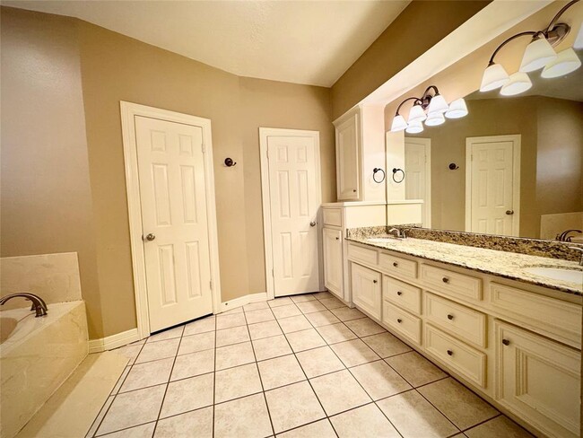 Building Photo - 119 Shadow Wood Dr