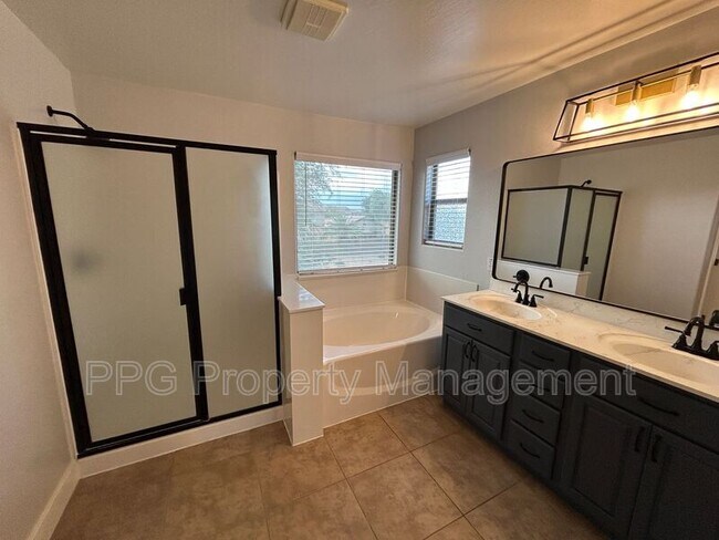 Building Photo - 15439 W Poinsettia Dr