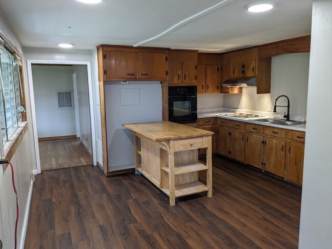 Building Photo - 20655 Monrovia Rd