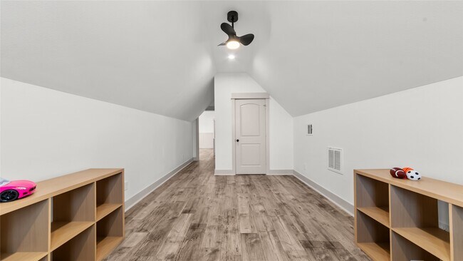 Building Photo - 517 Moore St