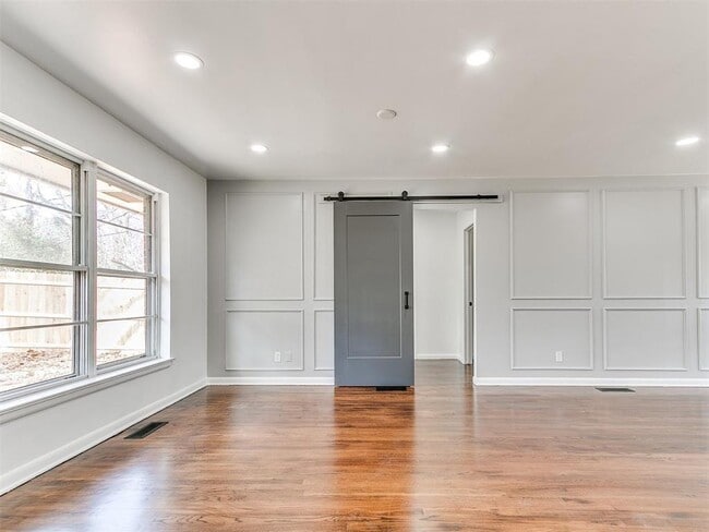 Building Photo - 1202 Windsor Way