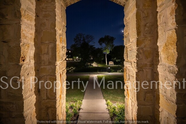 Building Photo - 679 Emily Ln