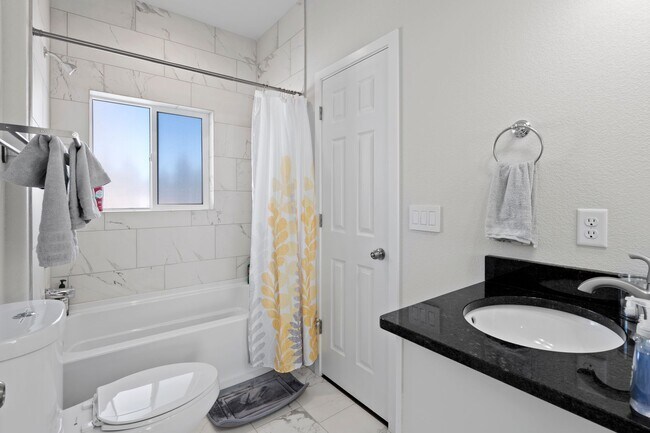 Building Photo - Great Location Woodland Park Townhome!