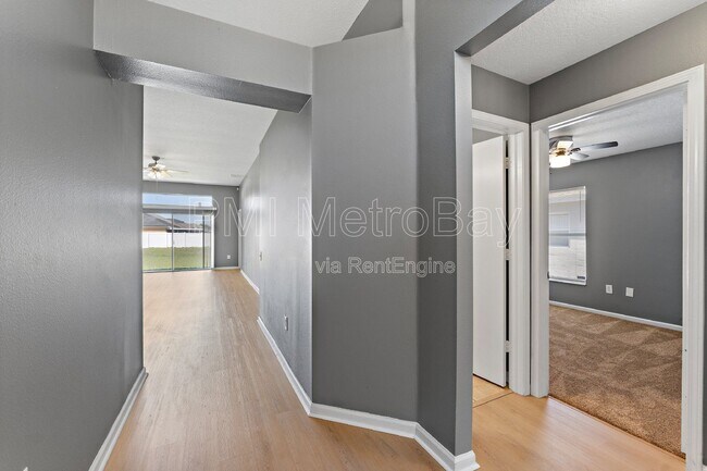 Building Photo - 1010 Summer Breeze Dr