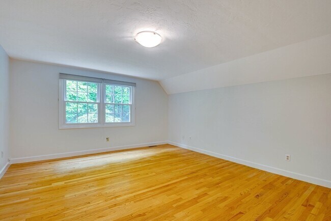 Building Photo - 107 Farm St