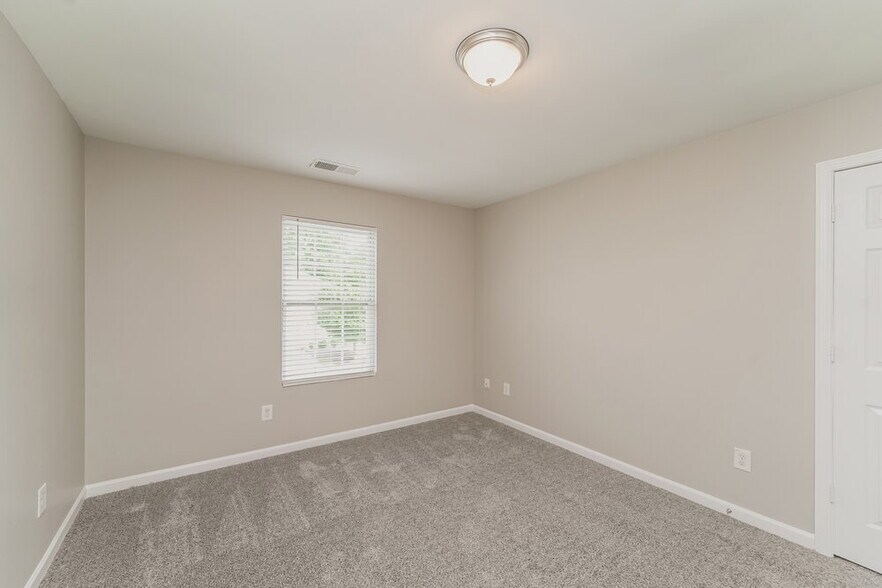 Building Photo - 5512 Twin Brook Dr