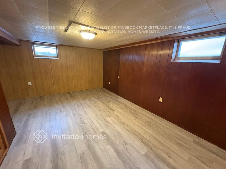 Building Photo - 4240 6th St NE