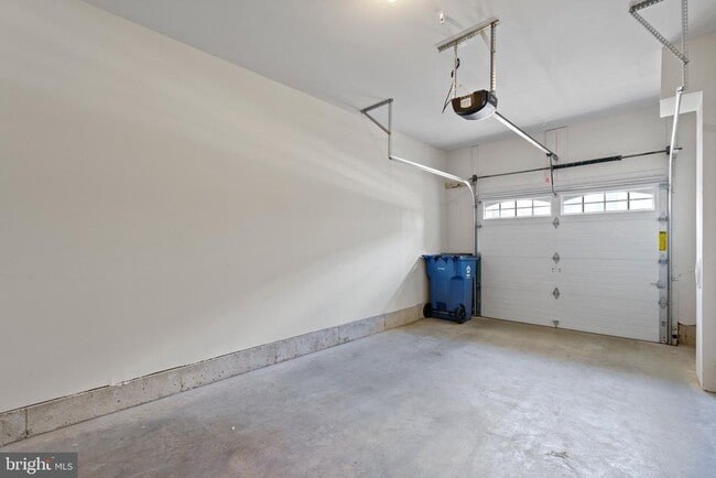 Building Photo - 23235 Milltown Knoll Square