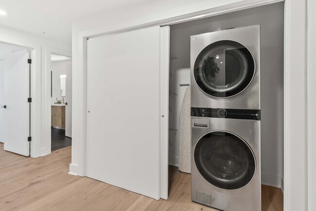 Building Photo - 346 Peters St SW