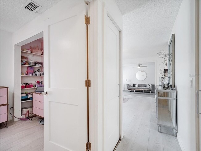 Building Photo - 4754 Lake Shore Dr