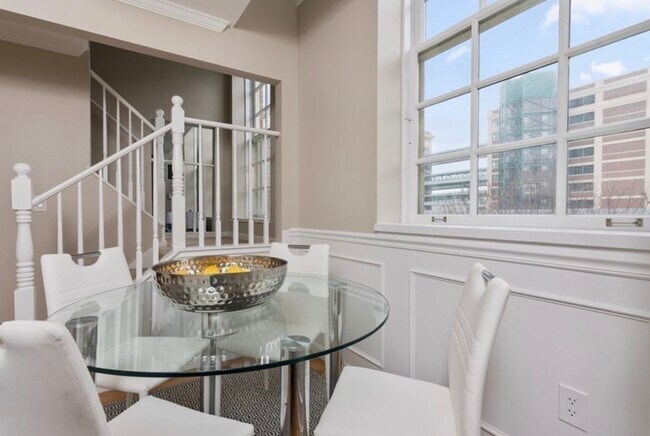 Building Photo - 106 13th St