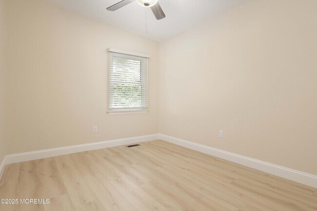Building Photo - 2329 Oak Tree Rd